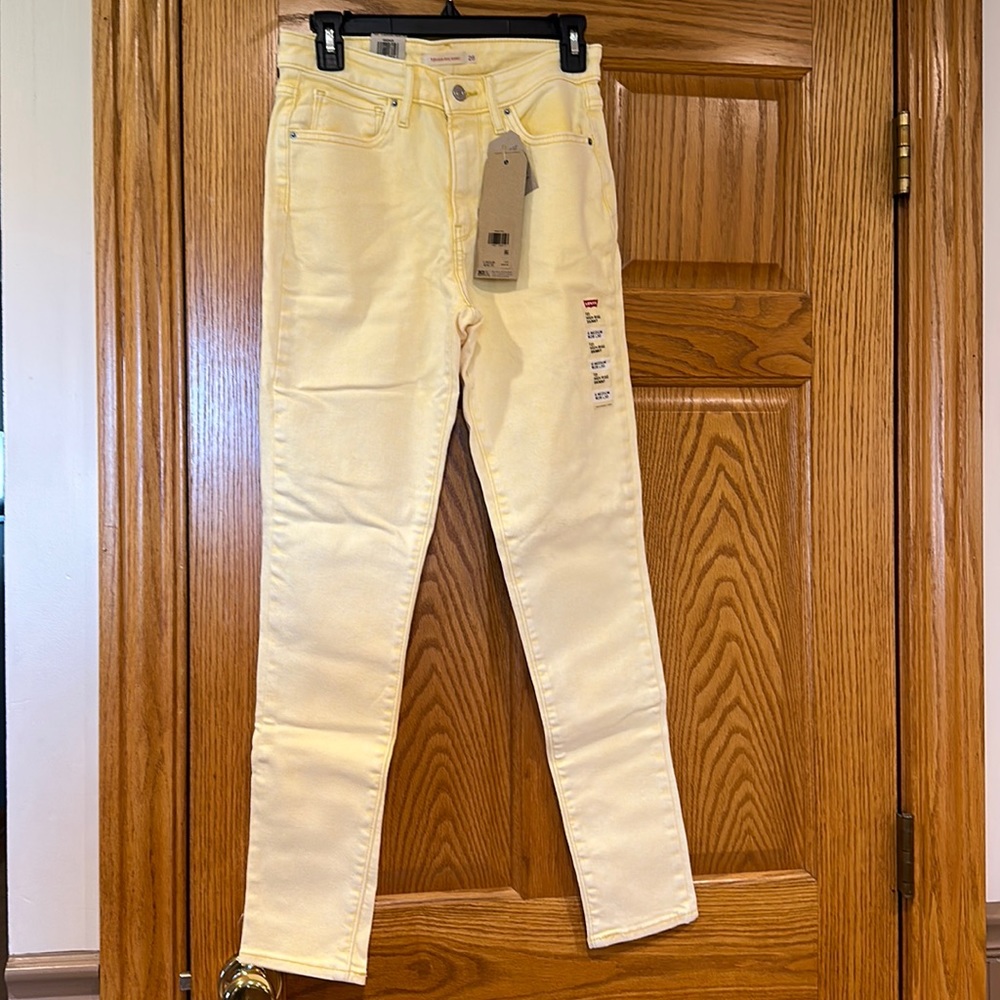 NWT 721 High-rise skinny jeans. Levi’s. Yellow. Size 6 medium. W28 L30